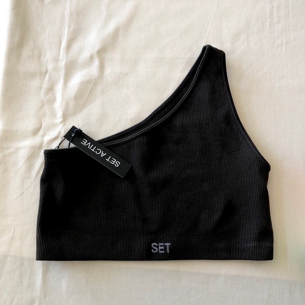 SET ACTIVE Off Shoulder Sports Bra in Size Small